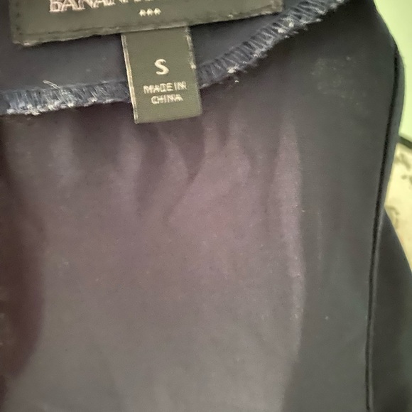 Women’s Banana Republic Navy Tank Top with Black Lace Floral Detail Size Small - Picture 6 of 8